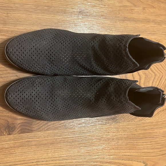 Boots - Picture 1 of 4